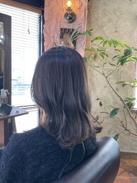 ロッソバイアルター 鎌取(ROSSO by aL-ter) 【黒髪/グレーベージュ/レイヤーロング】千葉香奈