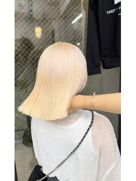 ヴァーディ オモテサンドウ(Vardy omotesando) ブロンドカラー・抜きっぱなしカラー