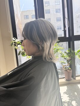 シカ 神戸三宮元町店(Cica) ウルフ デザインカラー メッシュ レイヤー ブリーチ 三宮 元町