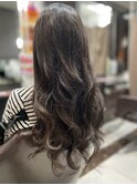 巻き髪ロングヘアーに!