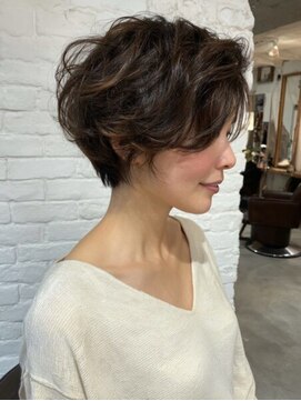 レリーノーブル 西宮北口(RelyNoble) 明るい白髪染め×くせ毛ショートで軽やか若見え[西宮北口]