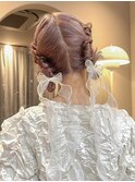 ハイトーンピンクの編み込みボブアレンジ