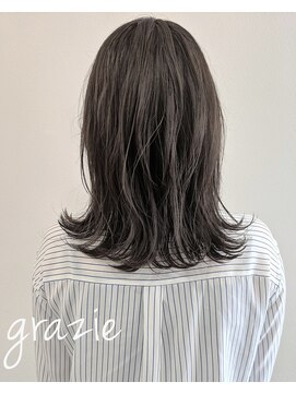 グラッチェ(grazie) グレーキーカラー