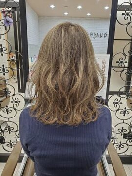 グランシュ 青葉台店(GranCieux) 細ハイライト×シルバーアッシュ☆