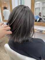 ジジ チーク 栃木(Gigi cheek)&nbsp;・ストレートでも動きのあるハイライトカラー