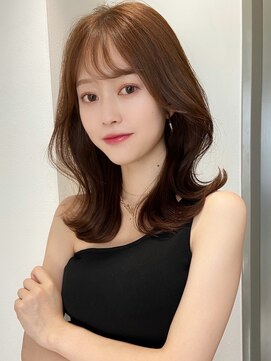 アイヴィ 表参道(IVY) 上品可愛い韓国ヘア 流れる顔まわりカット ツヤ髪ブラウン