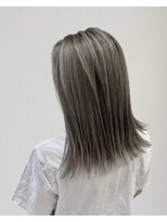 リズヘアー(RIZZ hair)&nbsp;グレージュくびれ_切りっぱなし◯ダブルカラー_柳田佑樹