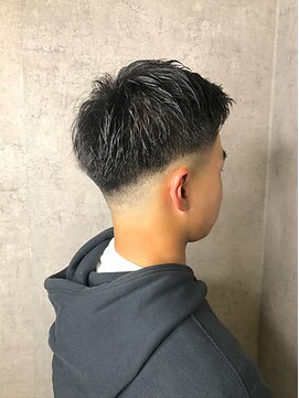 コローレ 佐賀(COLORE) フェード風刈り上げ