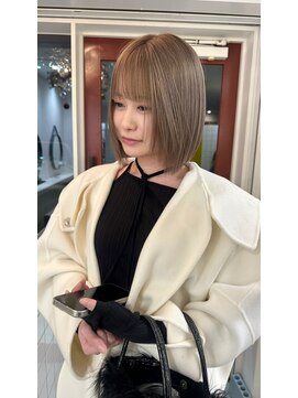 シイ(SIE) ハイトーンベージュ