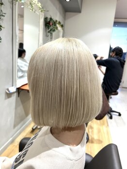 ヘア アンド メイク アミュス(amyus)の写真/ハイライトやインナーカラーなどトレンドを抑えたデザインカラーならお任せ◎ダメージレスなカラーを実現！