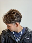 刈り上げツーブロフェザーショートかき上げパートスタイル