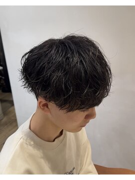 シルク バイ ルカ(SilQ by Luca) ゆるめシャドウパーマ