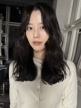 ディーエックス スリー(Dxxxx III) 大人色気のくびれセミディ