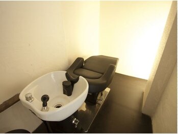 ヘアーカラーカフェ 那覇店(HAIR COLOR CAFE)の写真/【口コミ高評価多数！】高い技術を持ったスパニストが頭皮を丁寧にケア◎絶妙な力加減でついつい居眠り…♪