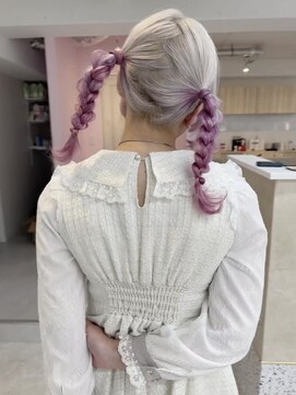 イェッカ パビル(YECCA pabil) ホワイトカラー、エンドカラーピンク(ブリーチ2回以上)