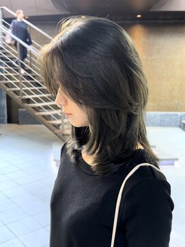 シティ(CITY) かきあげ前髪 レイヤーカット オリーブグレージュ