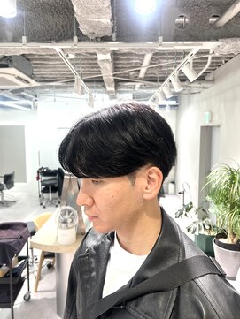 スイ 松戸(SUI) センターパート×カルマパーマ【松戸/メンズ】