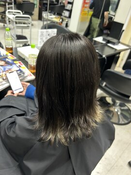 アイズ 本厚木(AIZU) ツヤ髪ヘア 外ハネボブ