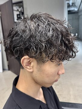 フイ 横浜センター北店(Hui) フェザーパーマ/グレーブルーカラー/刈り上げショートパンク