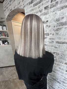 アンシュシュ(UN CHOU-CHOU) バレイヤージュ風エクステ