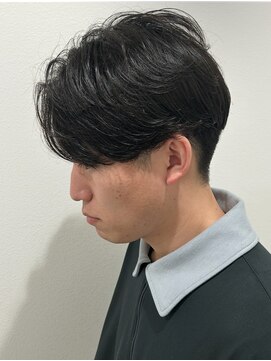 ヒュイル バイ ニアウ(Hwyl by Niau) メンズマッシュセンターパートスパイラルパーマニュアンスパーマ