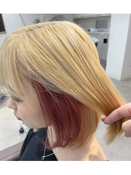 ヴォーグ美容室 橘店 ブロンドヘアとピンクインナー
