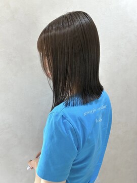 ハイヴィー(Hivi) 透明感グレージュ×ロブ