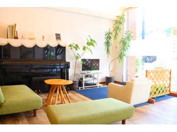 テイルズ オブ ヘアー(tales of hair)の写真/【吹田/千里丘】鏡で見える位置にキッズスペース完備の愛されサロン☆お子様連れでもゆったりとした時間◎