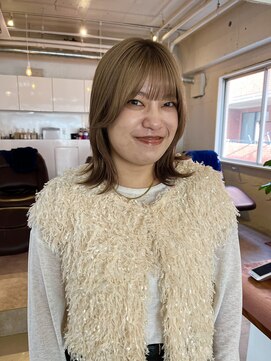 ライン(LINE) ミルクティーグレージュ/ハイトーン/顔周りカット