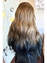 ヘアー ルシア(hair lucia)&nbsp;ミルクティーベージュ×ミッドナイトブルー裾カラー