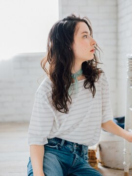 フローラビューティーヘアー(Flora Beauty Hair) 大人ランダムカールロング/20代/30代/40代/50代/岡山/表町