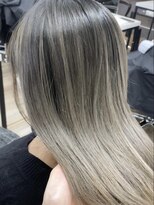 ヴィフ 大船(VIF)&nbsp;バレイヤージュ/白髪ぼかし/グレー/大船/大船駅/鎌倉/ブリーチ