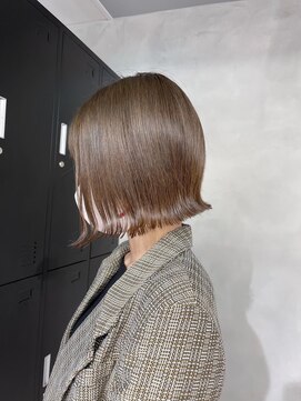 ルネ 北千住(Renee) 切りっぱなし_外ハネボブ_くすみベージュ