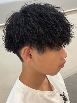 バース バイ ハピネス(BIRTH by happiness) メンズ緩め縦落ちツイストスパイラルパーマ　men's