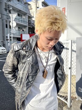 カー(KAH) 抜きっぱなしブロンド　ホワイトブロンド　パンク　スパイキー