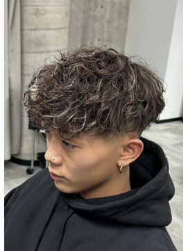 イーラ(era) メンズパーマ外国人風スペインカールスパイラルパーマ