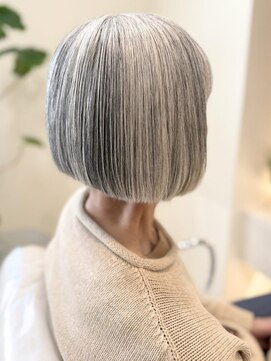 ザビー(THE B) 本八幡×グレイカラー×ショートボブ×白髪