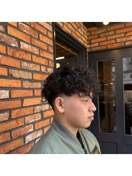 ドゥーエン 京橋店(DoEN) 【プードル海外風スペインカール×スキンフェード】