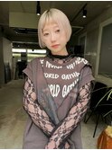 ハイトーンオン眉ショートボブ