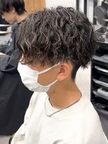 スパイラルパーマツイストパーマアップバング短髪メッシュ