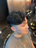 キングスマントーキョー 多摩センター2nd(KINGSMAN TOKYO)&nbsp;パーマ七三分け×ツーブロックフェードスタイル