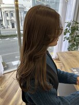 リジー(Litzy) ’小顔ロングヘア×透明感カラー’