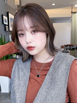 イル 大阪淀屋橋(i'll) 外ハネインナーカラーボブ顔まわりレイヤースタイル