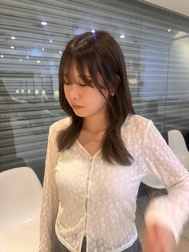 セミロングレイヤーカット顔周りレイヤーウルフハッシュカット