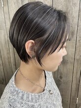 エガオ 藤沢店(EGAO)&nbsp;30代40代50代マッシュショートホワイトハイライト耳掛けショート
