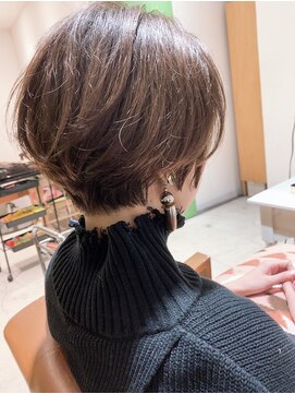 エミュ 表参道 青山(emu) 丸みショート小顔マイナス10歳白髪ぼかし表参道