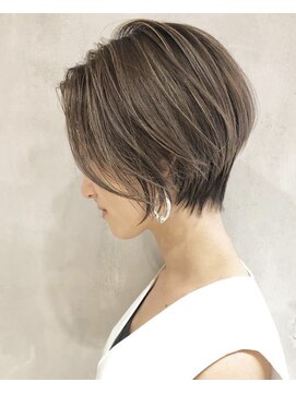 美容室 ホワイトビートル(White Beetle) シャープな毛先の骨格矯正カット