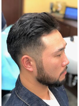 キングズバーバーショップ ツービッツ(King's Barbershop 2-bits) フェード