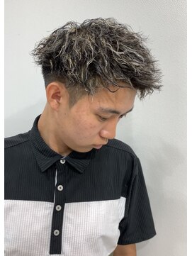 リヴ オオサカ(LIV OSAKA) ツイストスパイラル　ハイライト　メッシュ　ジェットモヒカン