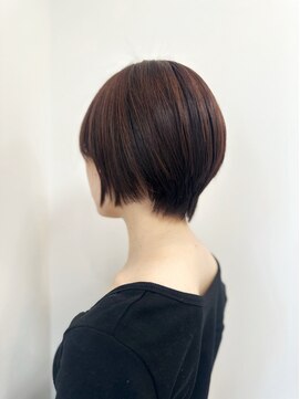 チェシャ(chesha) 大人ショート 白髪ぼかしカラー